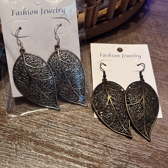 🛍️Silver or Bronze Leaf Earrings 🛍️3 for $13🛍️ SALE!! - Picture 1 of 6